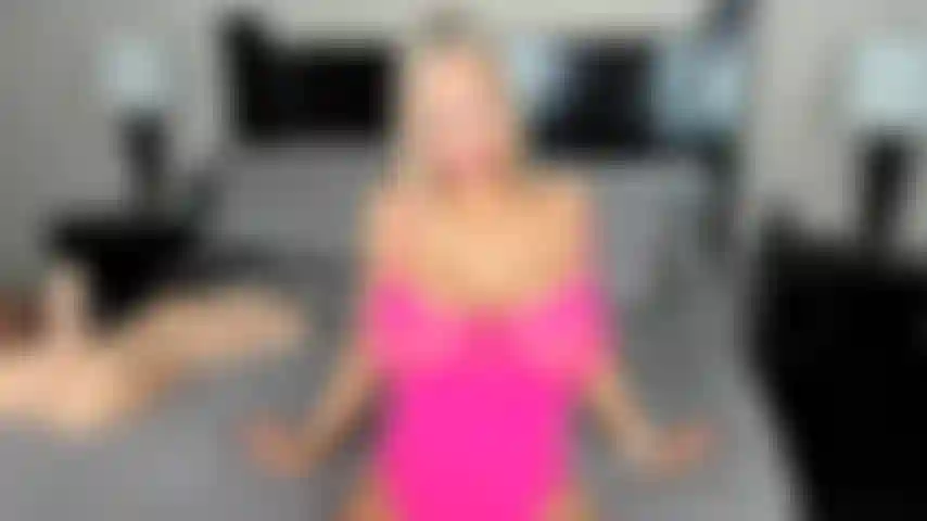 Adore les gros seins.