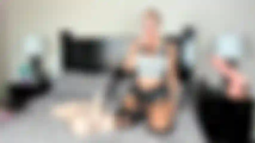 Lara aide ma bite à cosplayer.