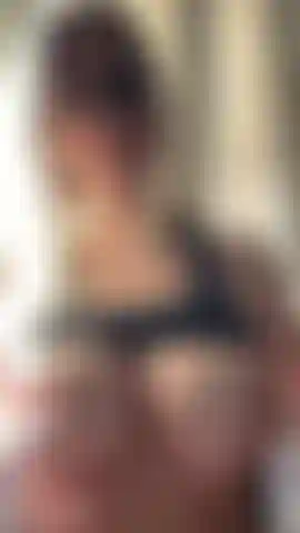 Regarde-moi vider mes seins de lait.