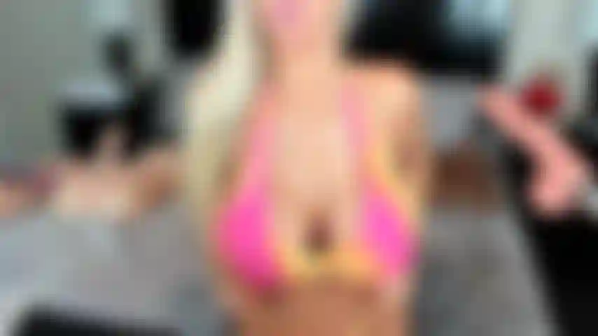 Big tittie taquine et me doigte fort.