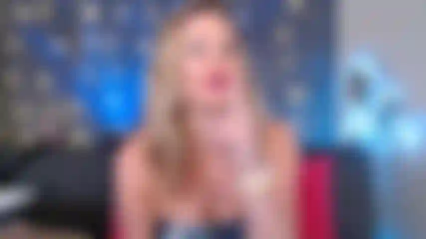 Ma belle-mère surprend son beau-fils, lui fait manger la chatte et le creampie.