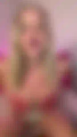 Regarde-moi sucer et baiser un gode bbc.