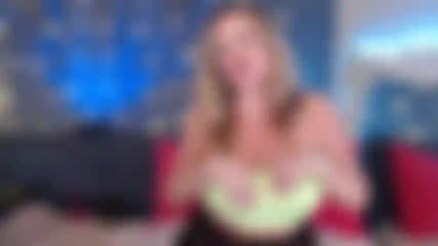 Gooner renifle les trous et les orteils adorent les pieds de milf.