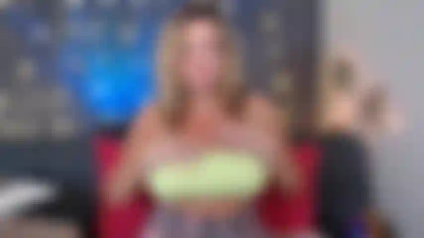 Une briseuse de ménage aux gros seins vous supplie de quitter votre femme pathétique.