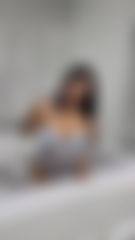 Des seins sexy !! Mmm d'énormes seins !!