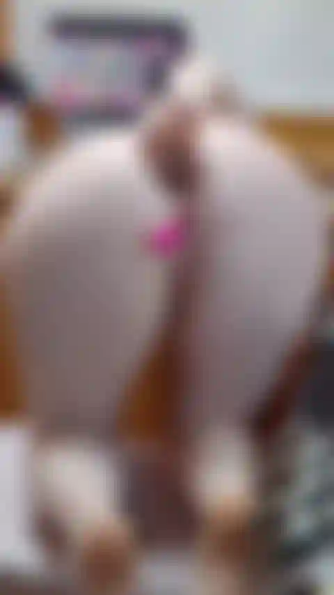 Remplissant mon petit cul.