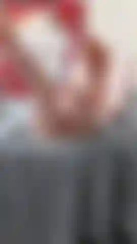 Regardez jusqu'à ce que max jouisse partout sur mon visage. Mmmm tellement délicieux 😋.