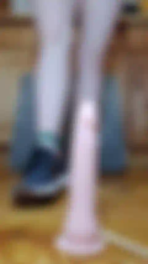 Foot job me vaporise de la tête aux pieds.