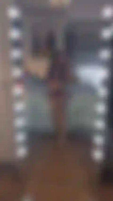 Un nouveau soutien-gorge et une nouvelle culotte pour jouir !