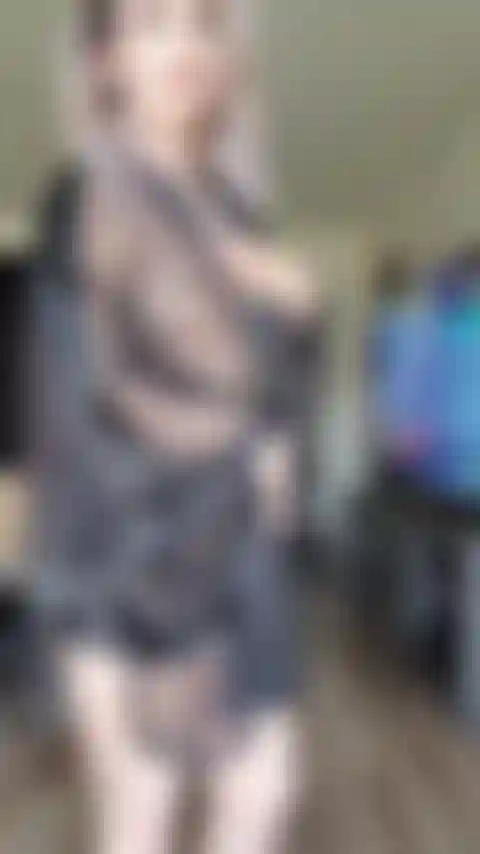 Strip tease dans ma lingerie noire la plus sexy !