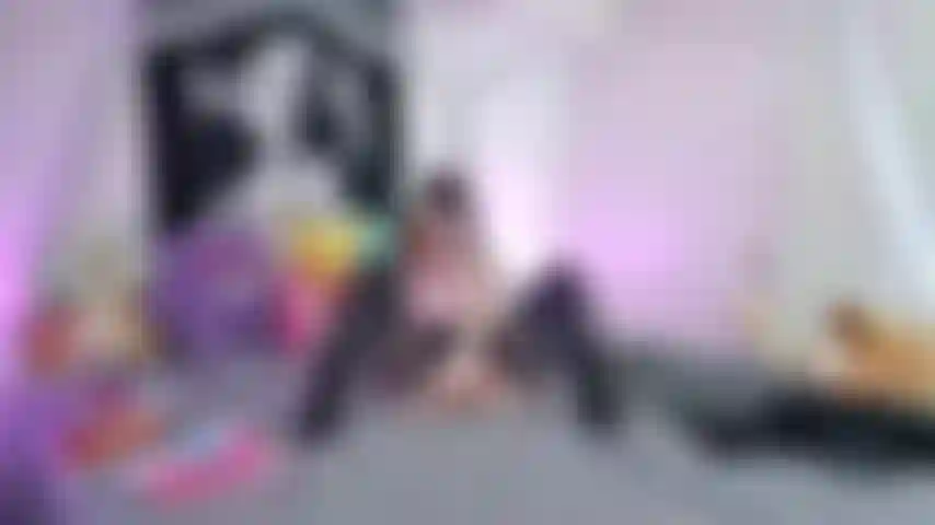 Des jouets qui rentrent à peine et une giclée surprise à la fin humide !!