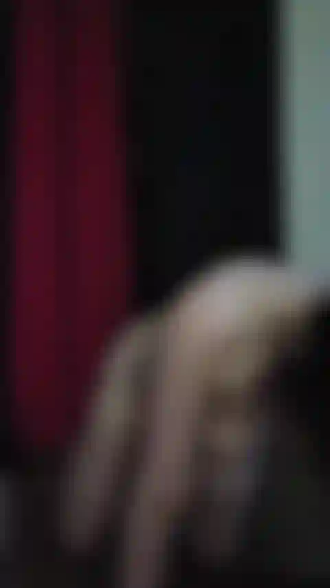 J'utilise mon talon pour jouir (fétichisme des pieds).