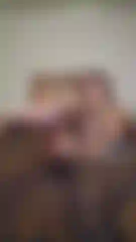 Je montre mon corps en te taquinant !