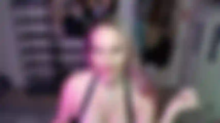 J'adore mes pieds pour mouiller ma chatte.