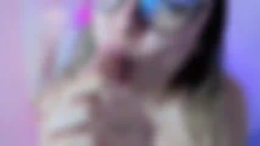 Je chevauche ta bite jusqu'à ce que tu jouisses.