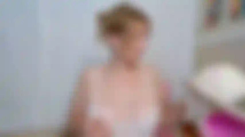 Soutien-gorge empilé et superposé, expansion du sein, décolleté plié.