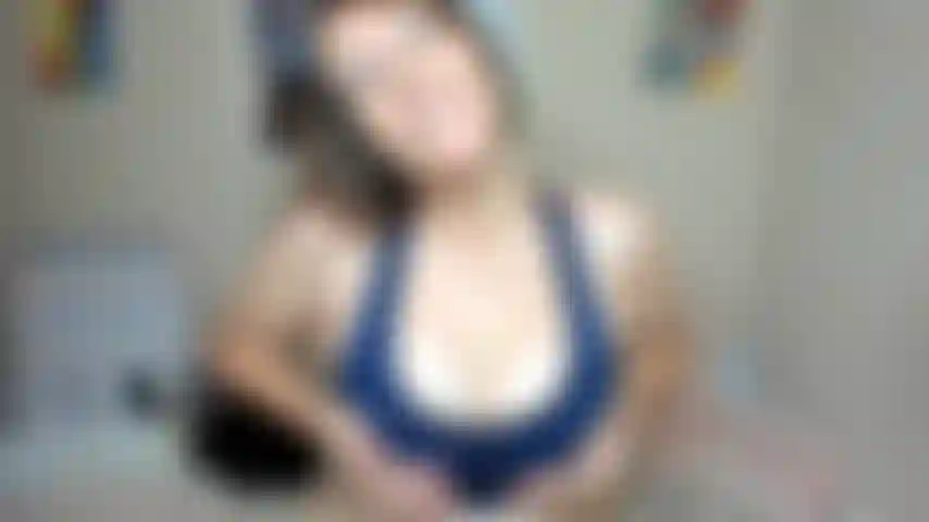 Du sperme sur la plante des pieds et sur les pieds.