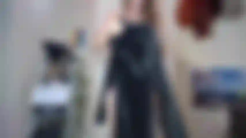 Une fille coquine en plongée.