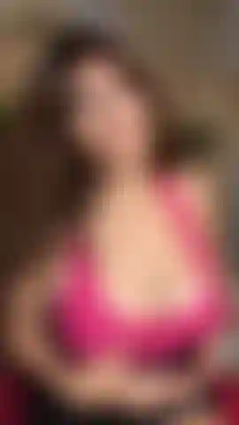 Des piercings au téton et un bisou.