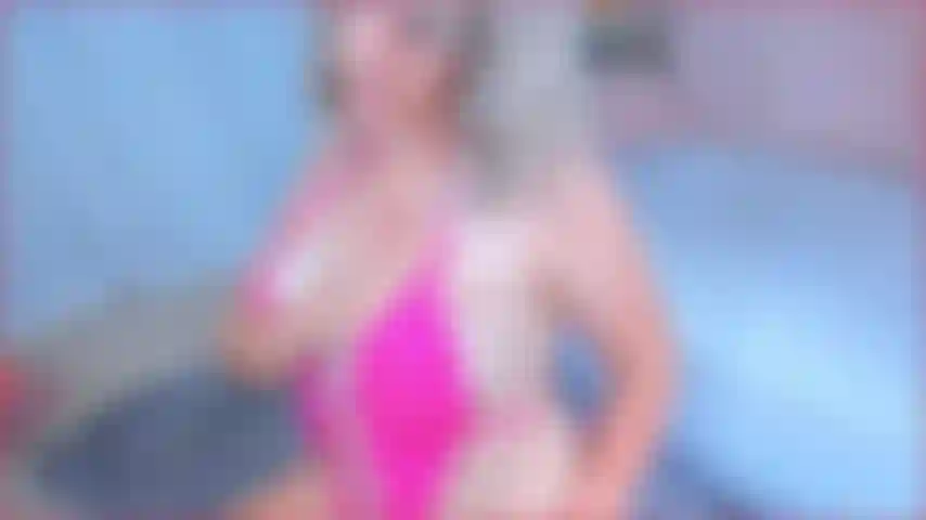 Un gars timide visite la plage nudiste pour la première fois.