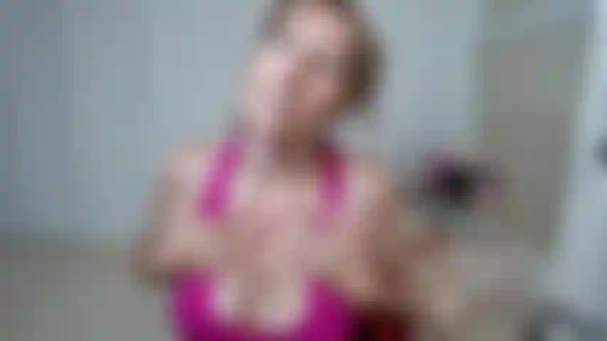 Joi topless sensuelle et tordue.