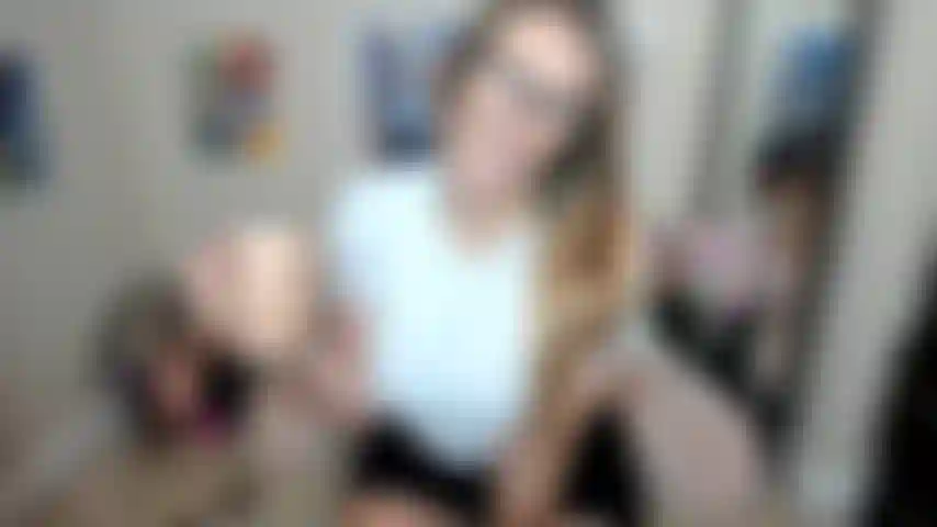 Une collègue se fait prendre.