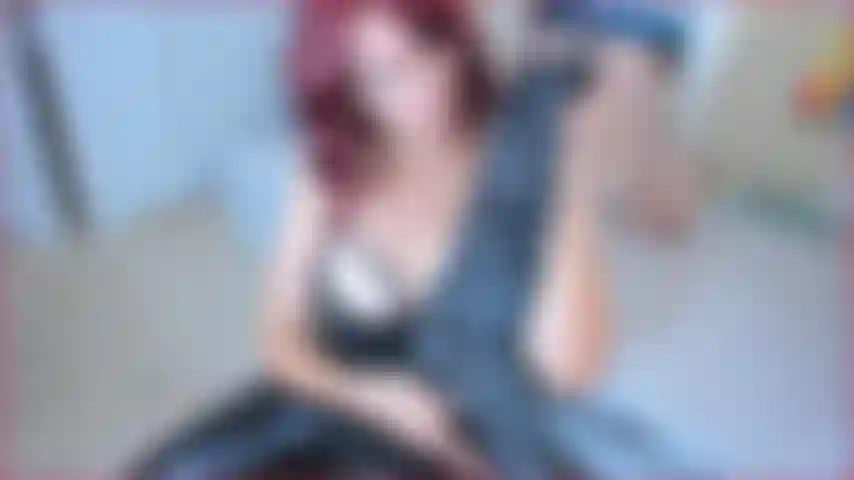 Lèche et adore les bottes en cuir.