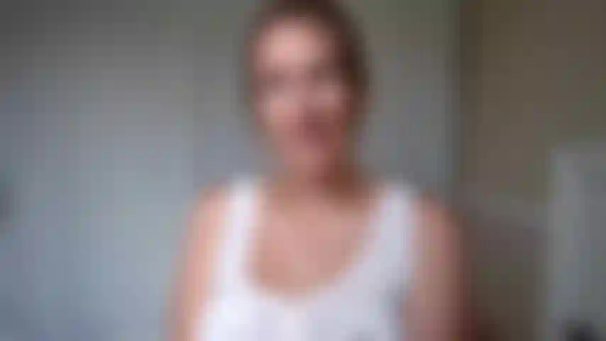 Domination fétichiste des culottes au bureau.