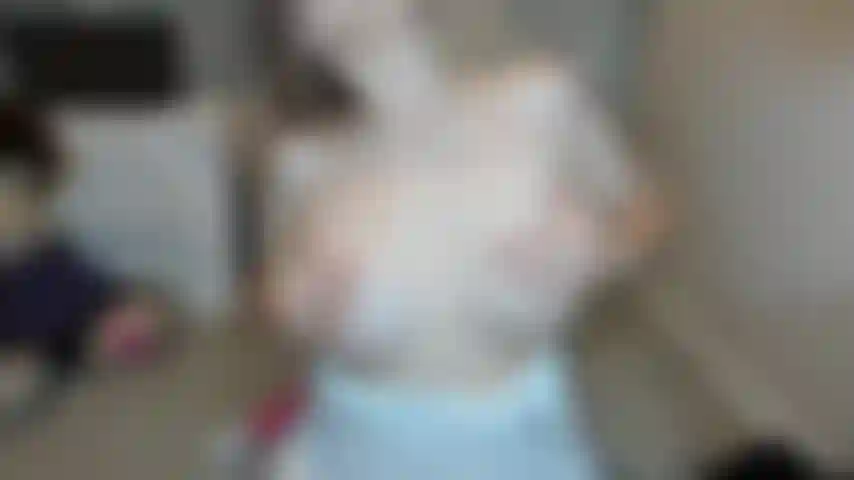 Branle les encouragements et ma chatte béante.