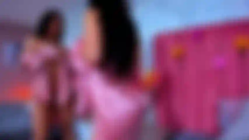 Pov, tu regardes ma chatte !