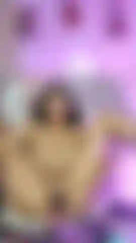 Regarde comment je baise ma chatte, je suis si chaude.