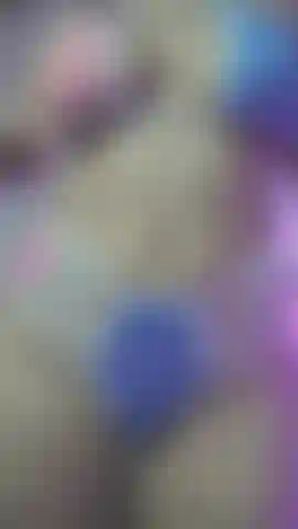 Regarde mon corps sexy qui est prêt pour toi.