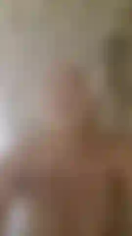 Une douche torride et mouillée avec moi.