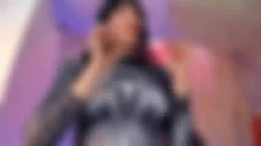 Black~spider jouant avec sa chatte mouillée / violeta parr.