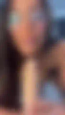 Une fille latine qui veut montrer ses compétences avec sa bouche !!!