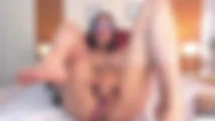 Mes doigts mouillés dans ma chatte.