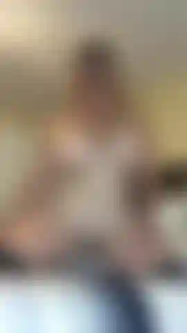 Juste une petite allumeuse.