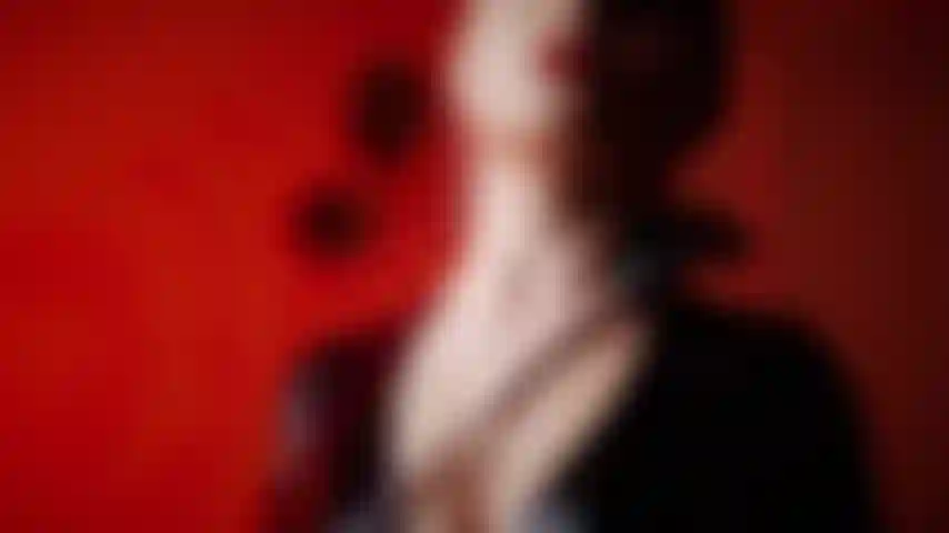 La passion parle en promesses murmurées.