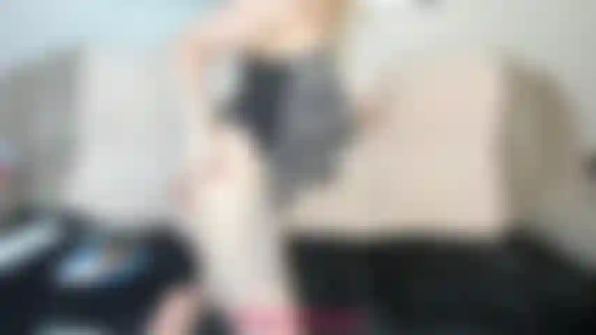 Sale petite salope en live cam show.