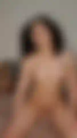 Un tour de gode géant - regardez-moi monter mon gode extra épais de 10" dans toutes les positions (cowgirl, cowgirl inversée et missionnaire). J'ai même un miroir derrière moi pour que vous puissiez voir mon cul et mes seins. Le même temps!