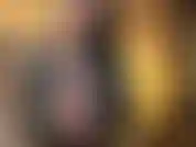 Je suis une femme au foyer insatisfaite et mon voisin sexy est venu me rendre visite aujourd'hui. Regarde-moi cocufier mon mari perdant sans queue!