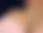 Des seins chauds taquinent.