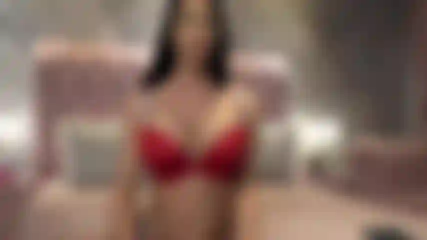 Je sais que je te fais sentir comme un taureau pendant que je te taquine avec ma lingerie en satin rouge. N'est-ce pas votre fantasme suprême d'avoir cette chaude milf prenant soin de cette jeune bite massive.