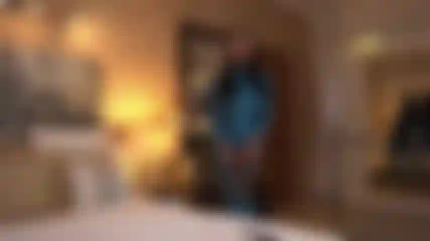 La séductrice surnaturelle vous emmène dans son vaisseau spatial, vous faisant prisonnière pour son plaisir !