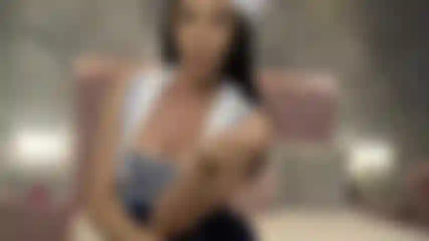 Miss vivi nourrissant sa beauté de votre faiblesse sur son bateau privé. C'est un voyage spécial, dans lequel tu vas t'abandonner à miss vivi. Je vais nourrir ma beauté de ta faiblesse. C'est ce qu'une succube fait à un homme faible.