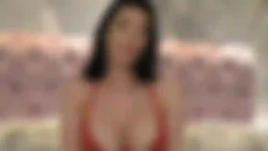 Ma belle-mère punit son beau-fils pour avoir volé sa lingerie et avoir des photos nues avec elle dans son téléphone.