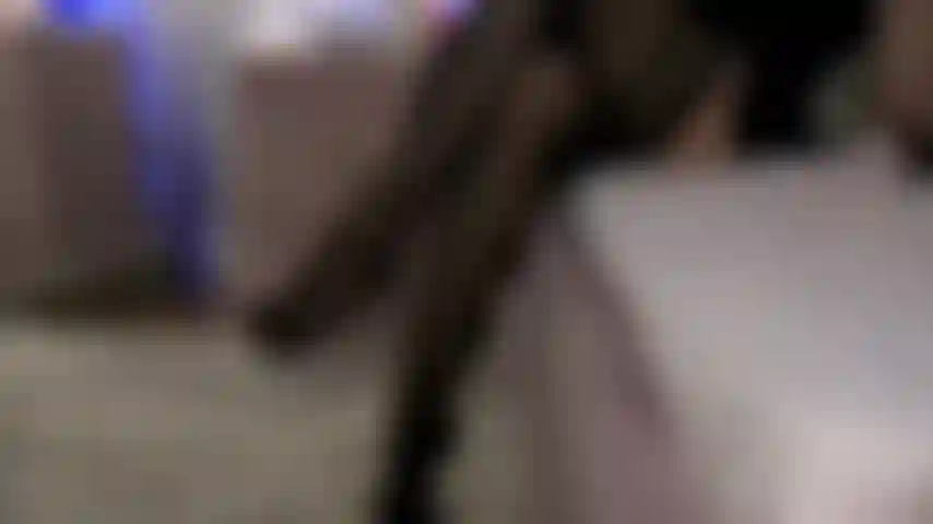 Reniflez mes pieds cambrés en nylon et transformez-vous en mon pied pervers.