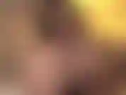 Sens mes pieds autour de ta bite, la caresse, la frotte, te faisant perdre tous les autres sens. Éjacule pour les semelles de ta déesse et donne-lui ta semence !