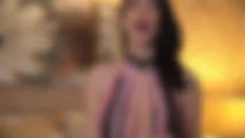 Fais un tour sur mon énorme strapon noir, un aperçu de ce que ça fait d'être avec moi !