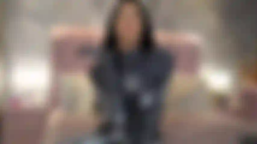 Spiderwoman donnant des instructions aux poppers.